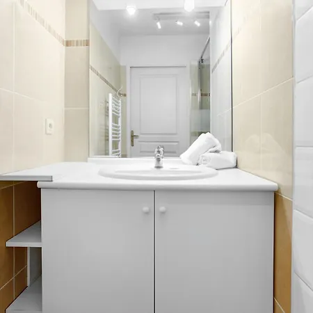 Appt 200 M De La Plein Centre Апартаменты Фрежюс