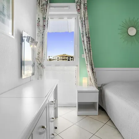 Appt 200 M De La Plein Centre Апартаменты